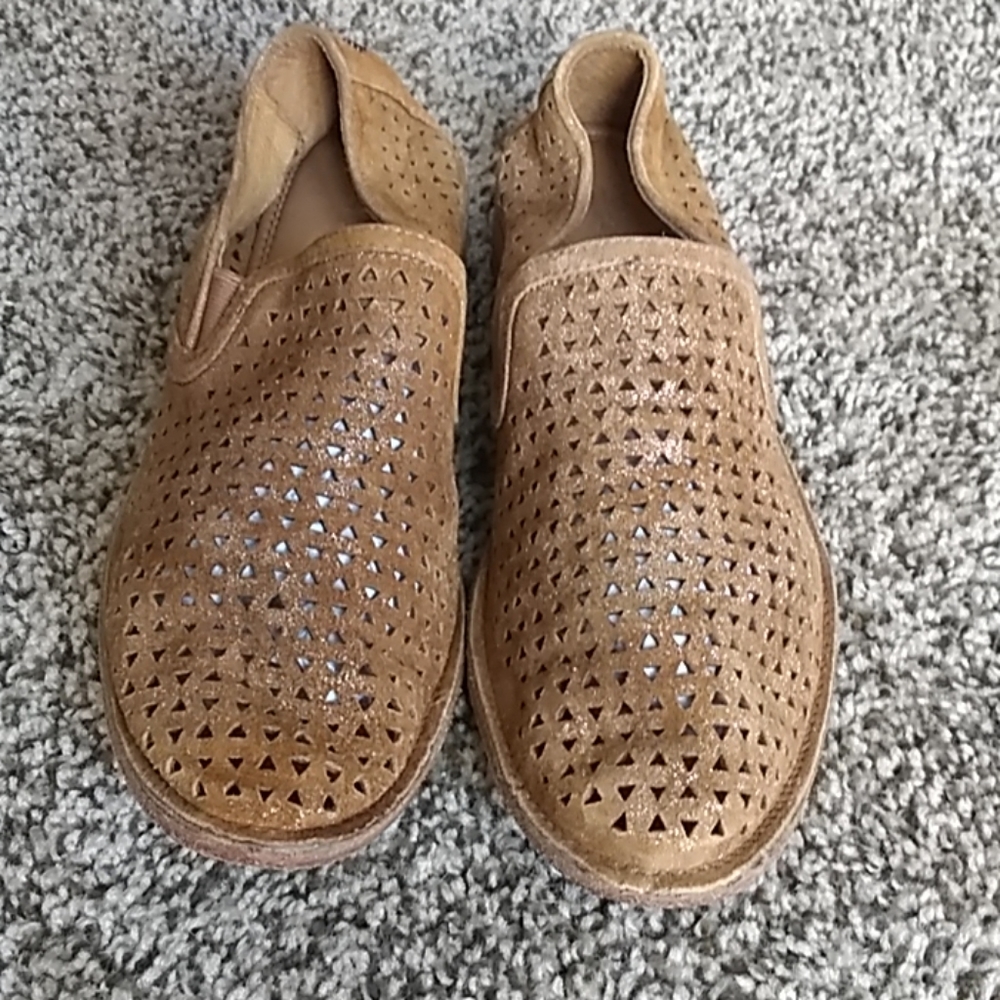 Trask gold sparkle brown leather flats. 6.5 womens